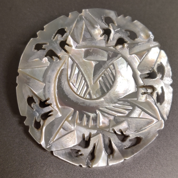 Vintage Bethlehem Star Hand Carved Mother of Pearl Pin - Picture 7 of 10